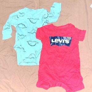 🌴2 size 3mo onsies